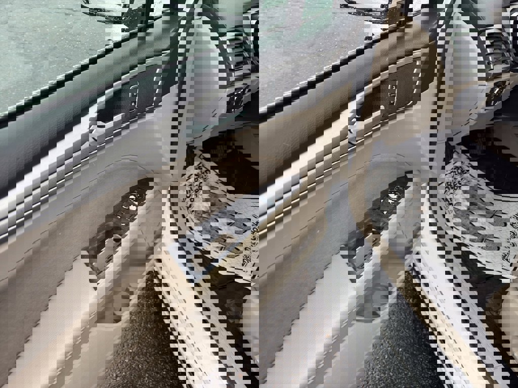 Used 2019 Ford Fusion SE image 9