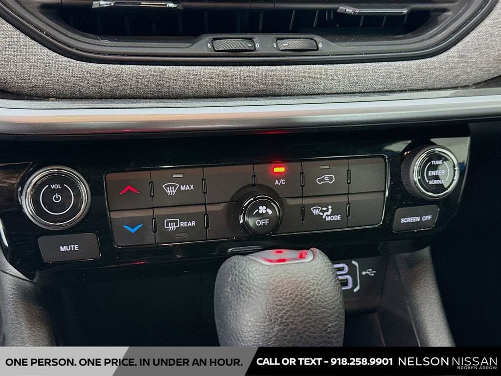 Used 2025 Jeep Compass Sport w/ Mopar Graphics Package image 15