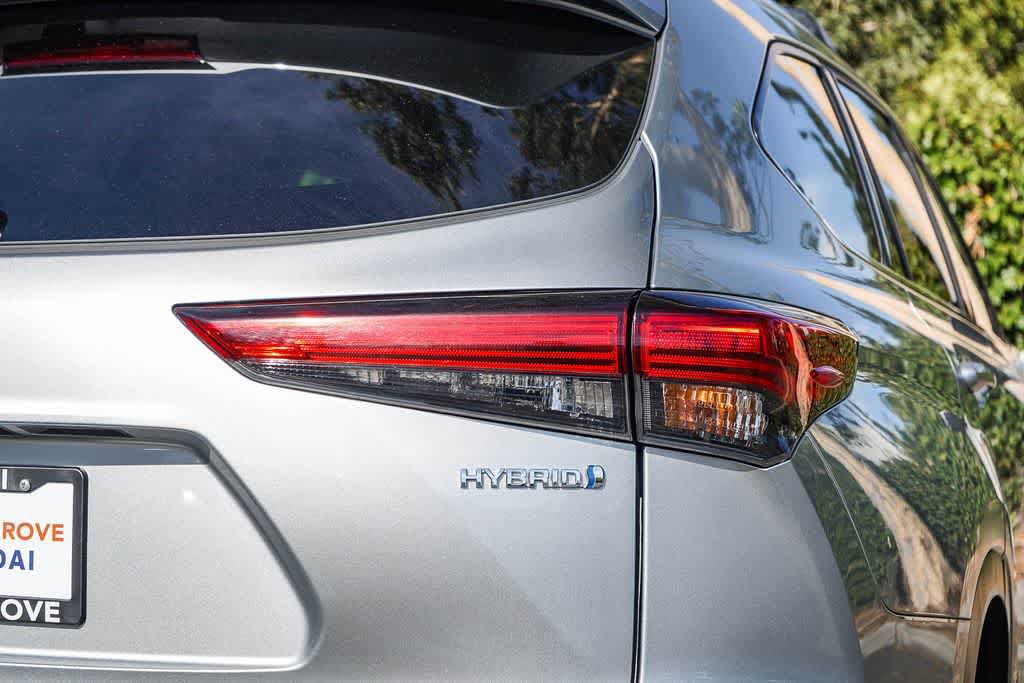 Used 2021 Toyota Highlander XLE AWD/4WD image 7