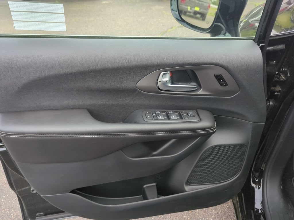 New 2027 Chrysler Pacifica Limited AWD/4WD image 37