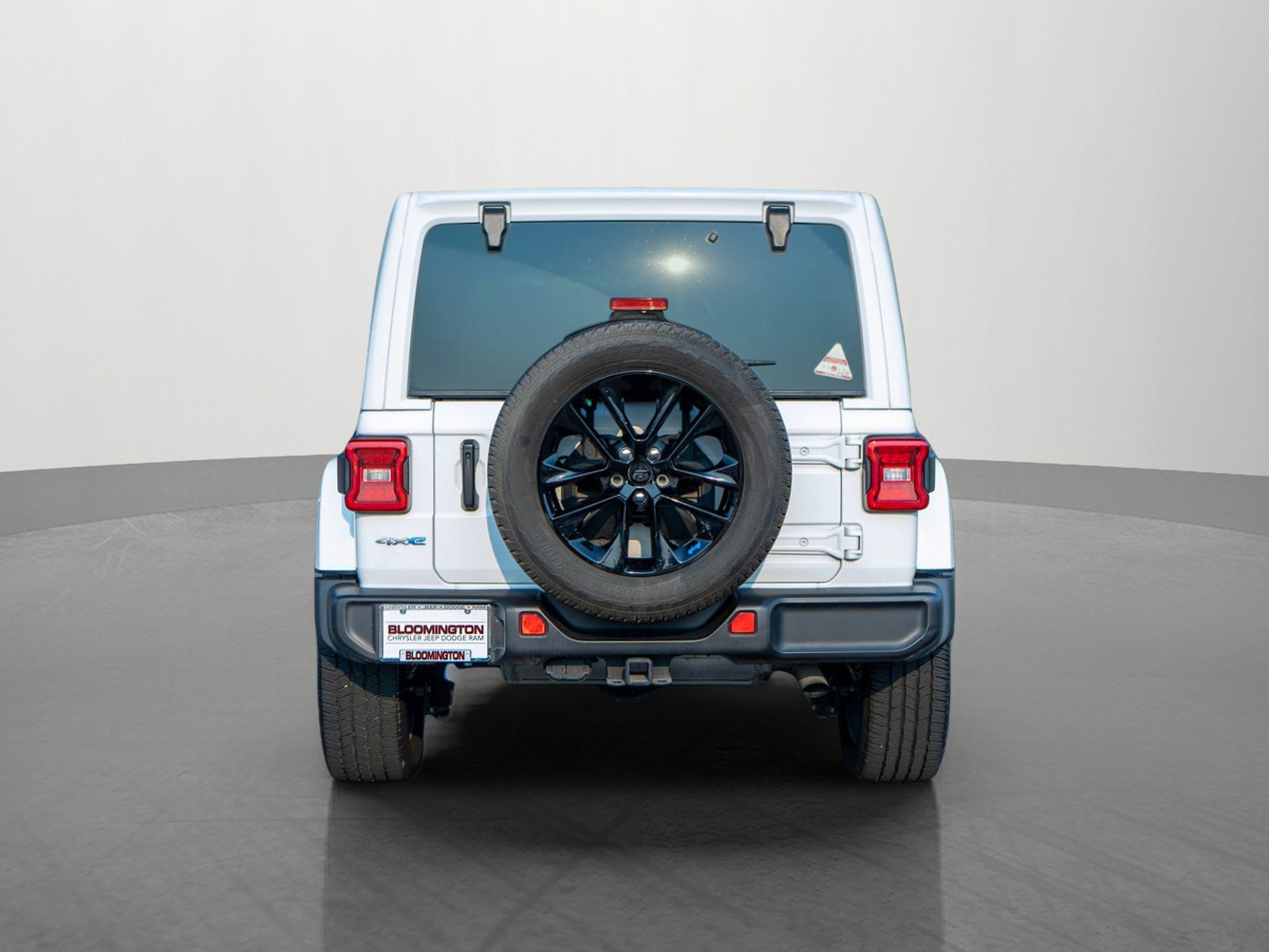 Used 2023 Jeep Wrangler Unlimited Sahara w/ Cold Weather Group AWD/4WD image 6