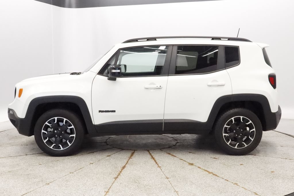 Certified 2023 Jeep Renegade Latitude w/ Sun/Sound Group AWD/4WD image 2