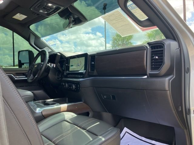 Used 2025 Chevrolet Silverado 3500 High Country w/ High Country Premium Package AWD/4WD image 14