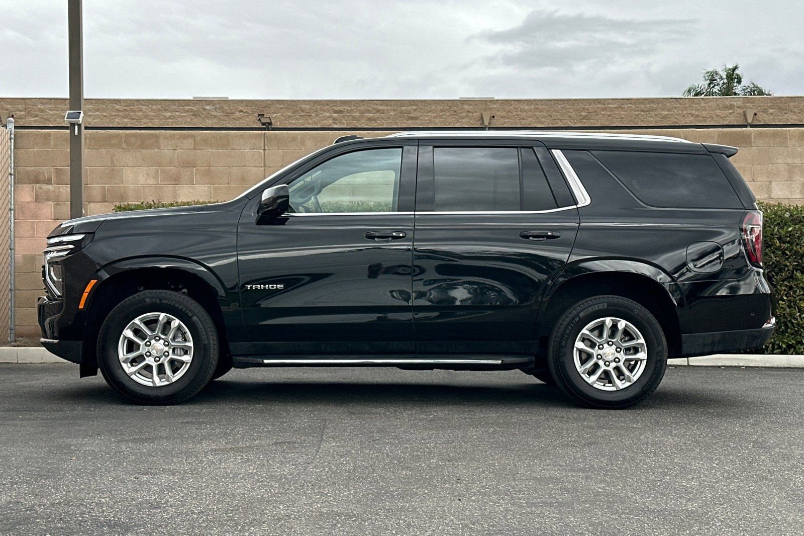 Used 2025 Chevrolet Tahoe LT RWD image 8