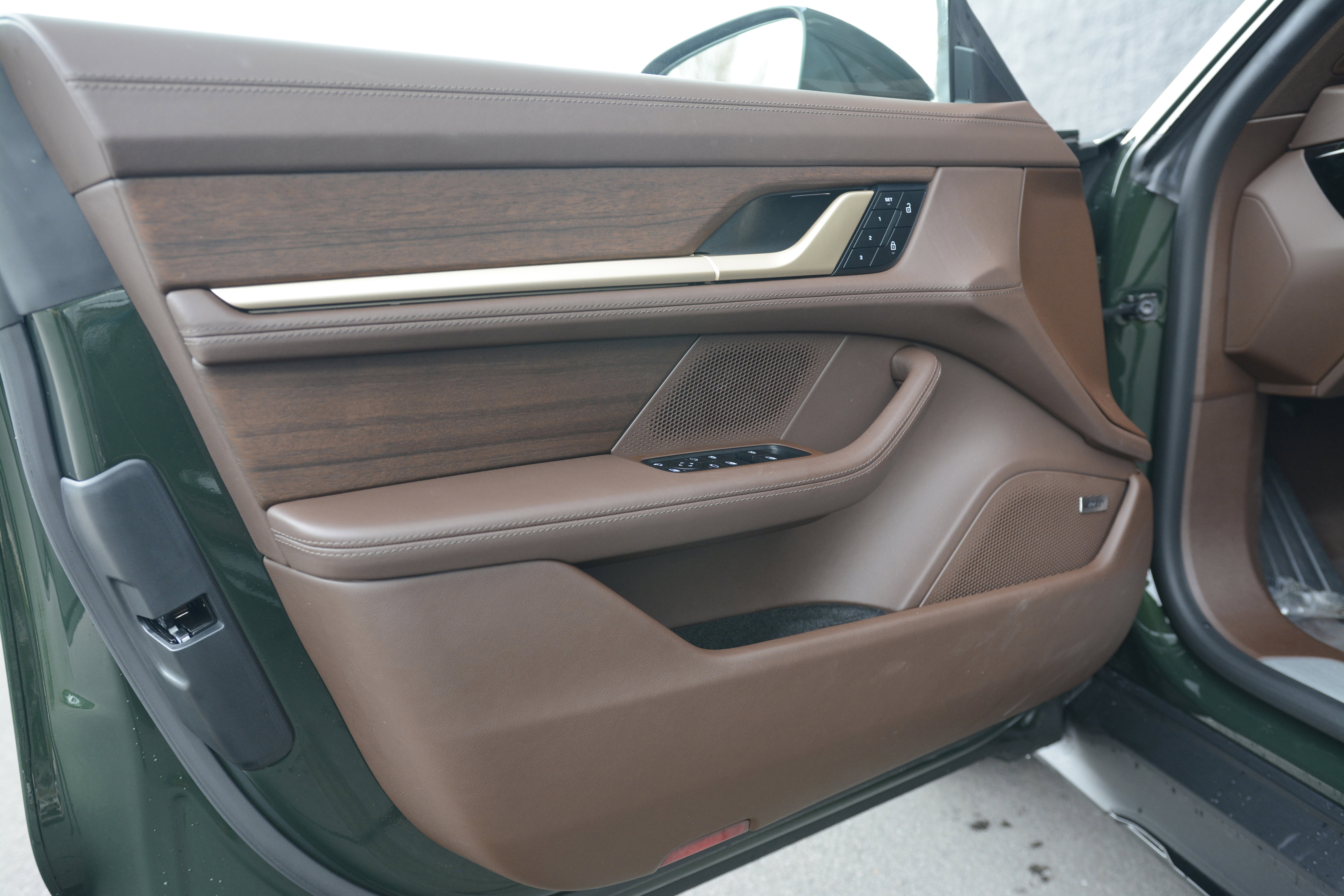 Certified 2025 Porsche Taycan 4 Cross Turismo AWD/4WD image 13