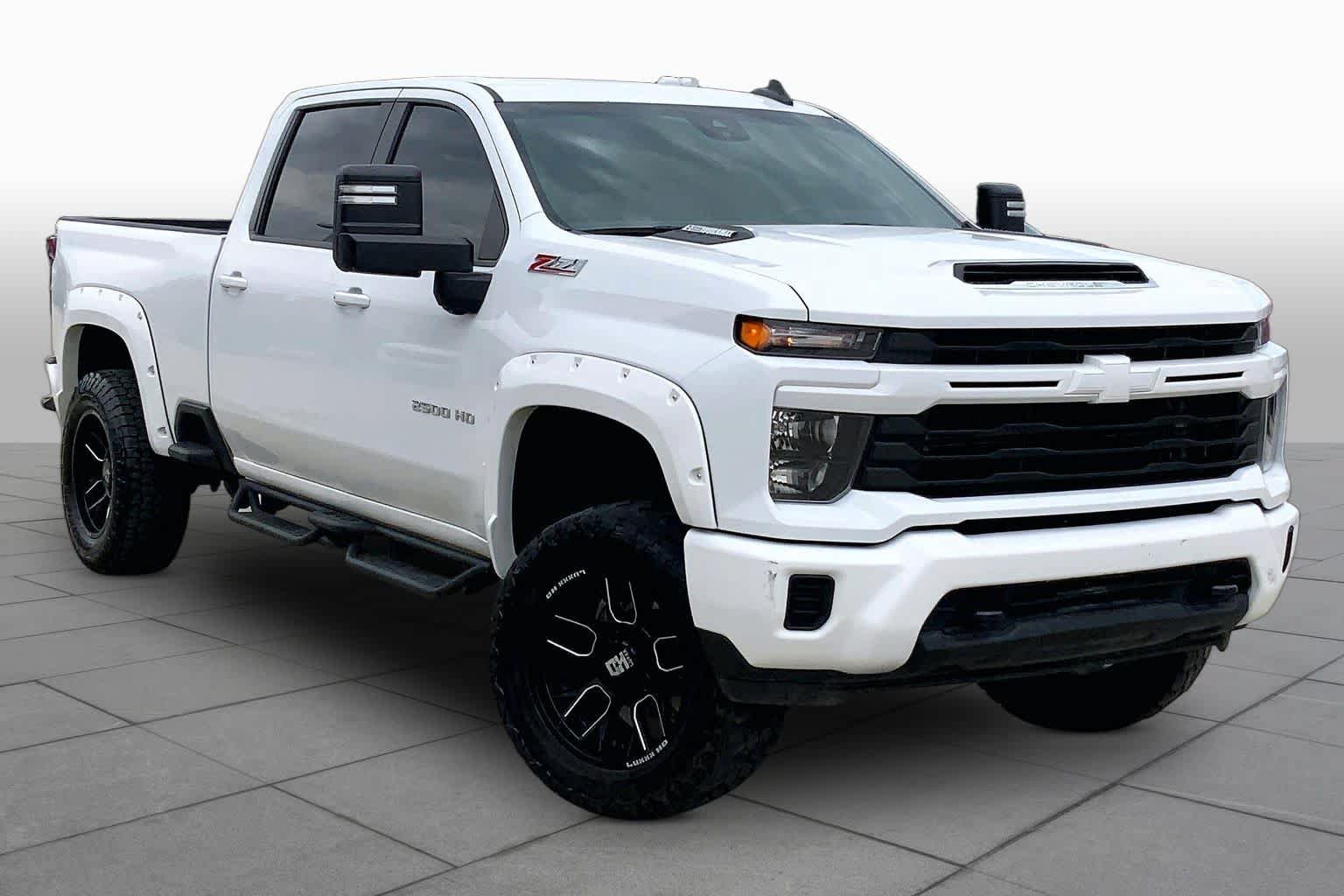 Used 2024 Chevrolet Silverado 2500 LT AWD/4WD image 3