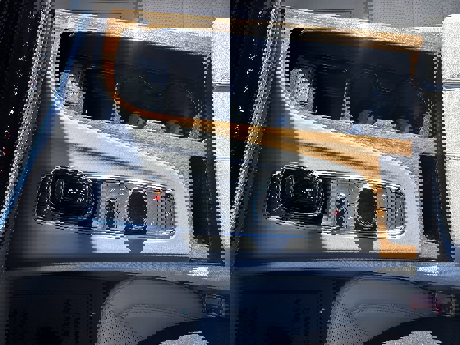 Used 2024 Cadillac Escalade Sport Platinum w/ LPO, ONYX Package image 23