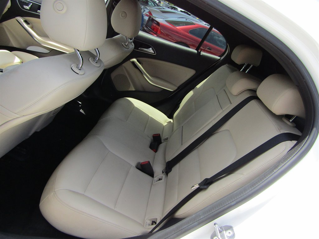 Used 2020 Mercedes-Benz GLA 250 4MATIC image 8