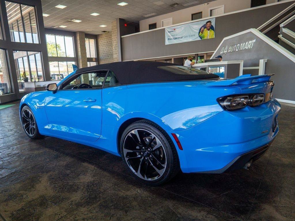 Used 2023 Chevrolet Camaro LT RWD image 5