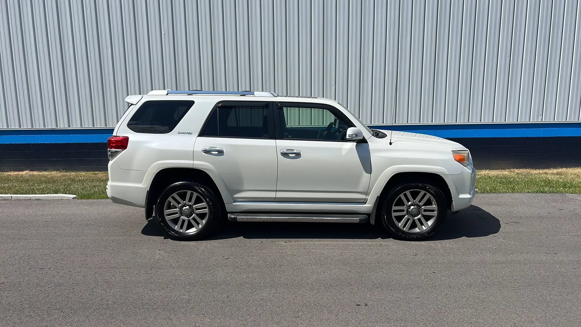 Used 2013 Toyota 4Runner Limited AWD/4WD image 4