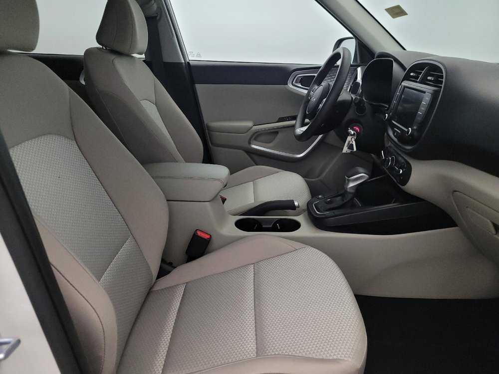 Used 2025 Kia Soul S image 21
