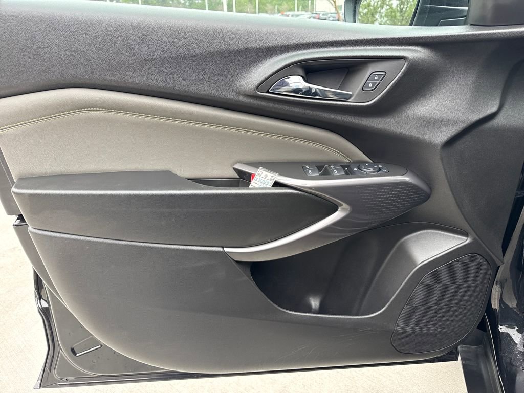 Used 2025 Chevrolet Trax ACTIV w/ Sunroof Package image 14