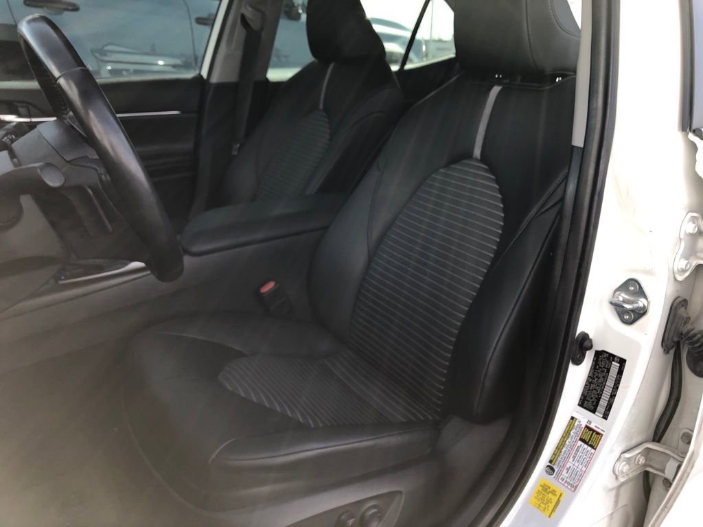 Used 2021 Toyota Camry SE w/ Cold Weather Package image 5