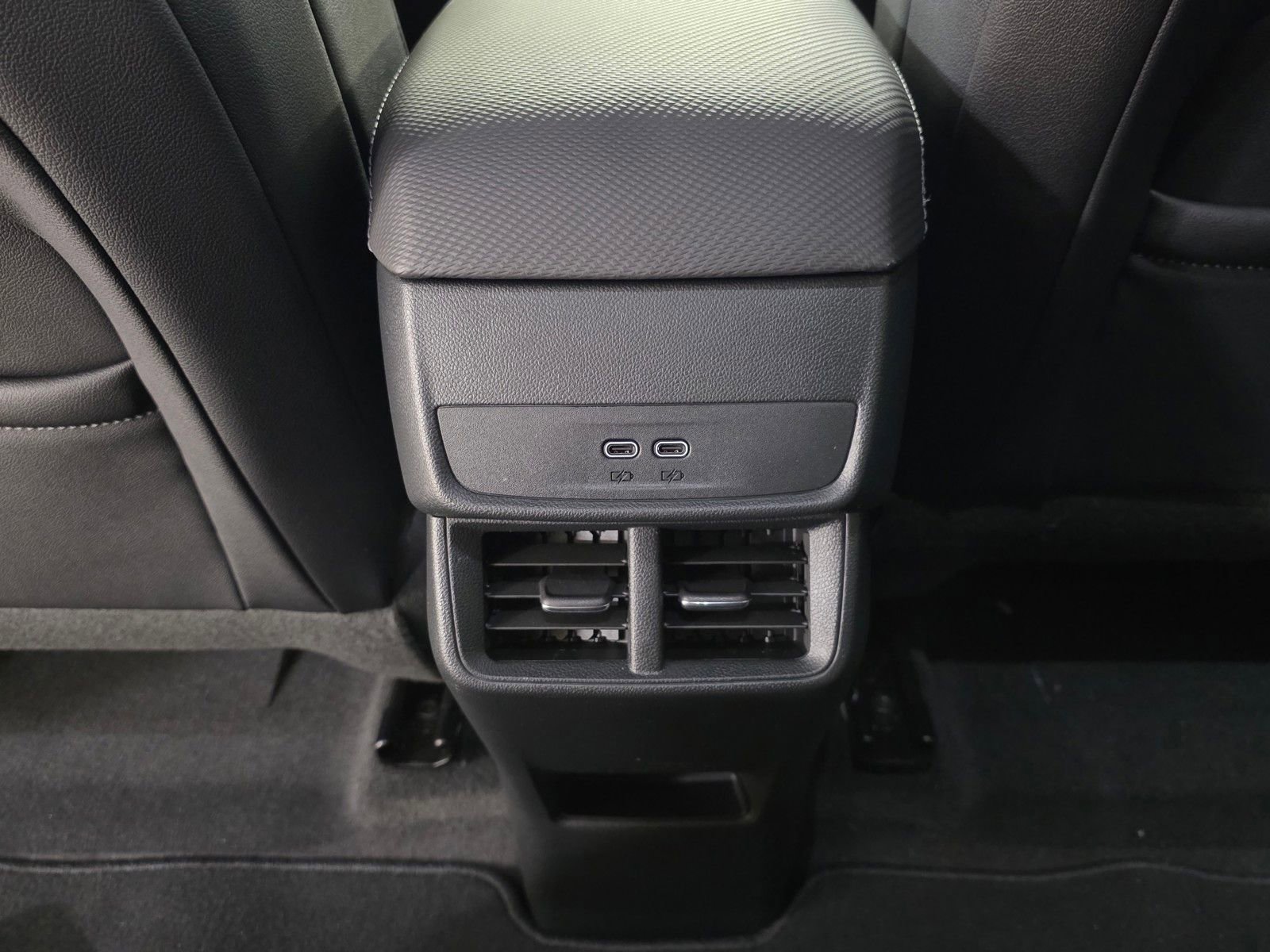 New 2026 Chevrolet Equinox LT w/ Convenience Package II AWD/4WD image 16