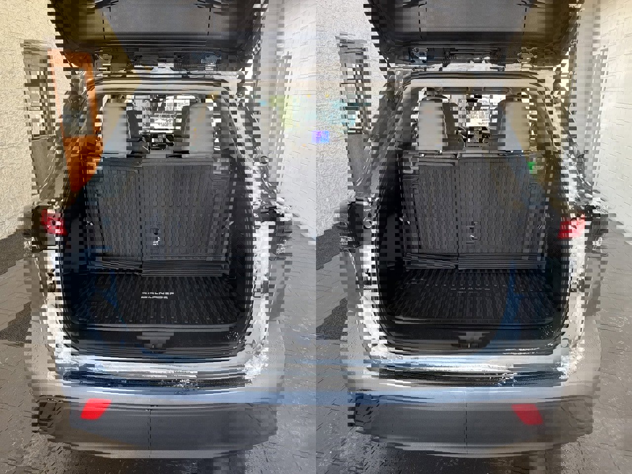 Certified 2024 Toyota Highlander XLE image 9