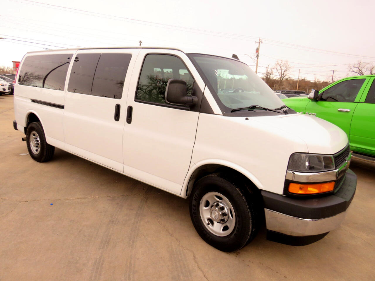 Used 2018 Chevrolet Express 3500 LT w/ LT Preferred Equipment Group RWD image 3