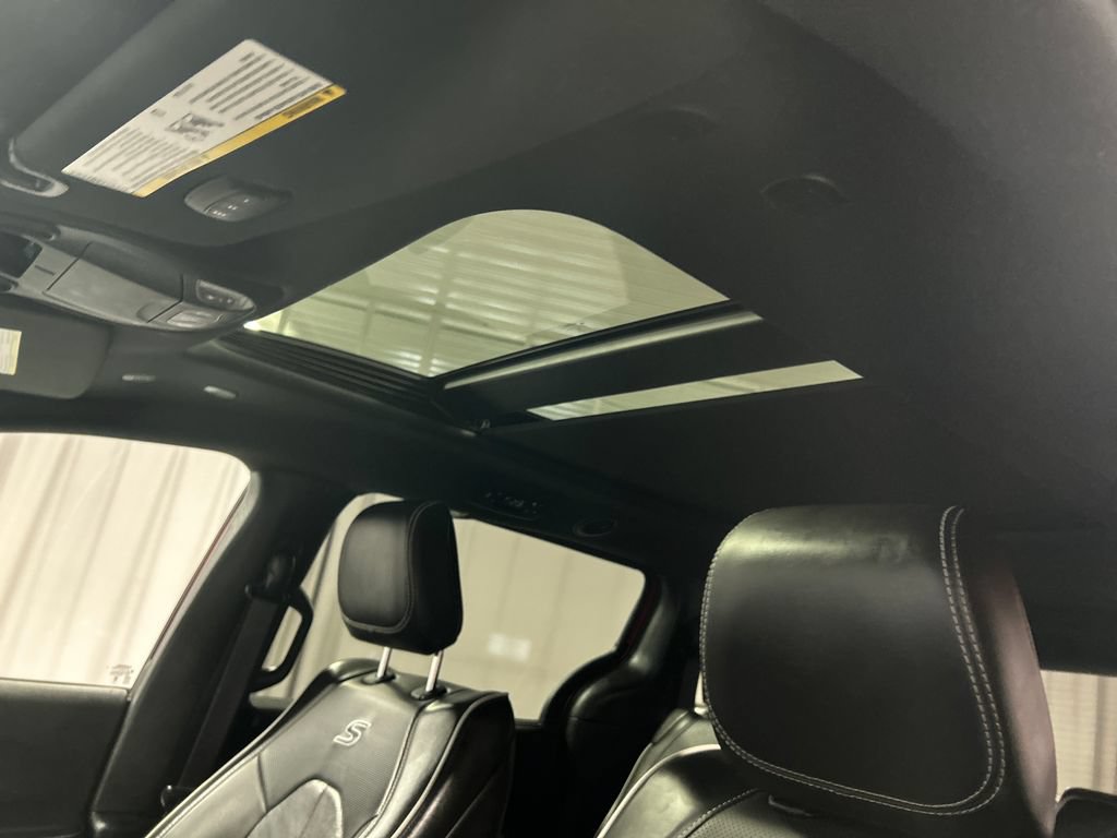 Used 2025 Chrysler Pacifica Limited FWD image 23