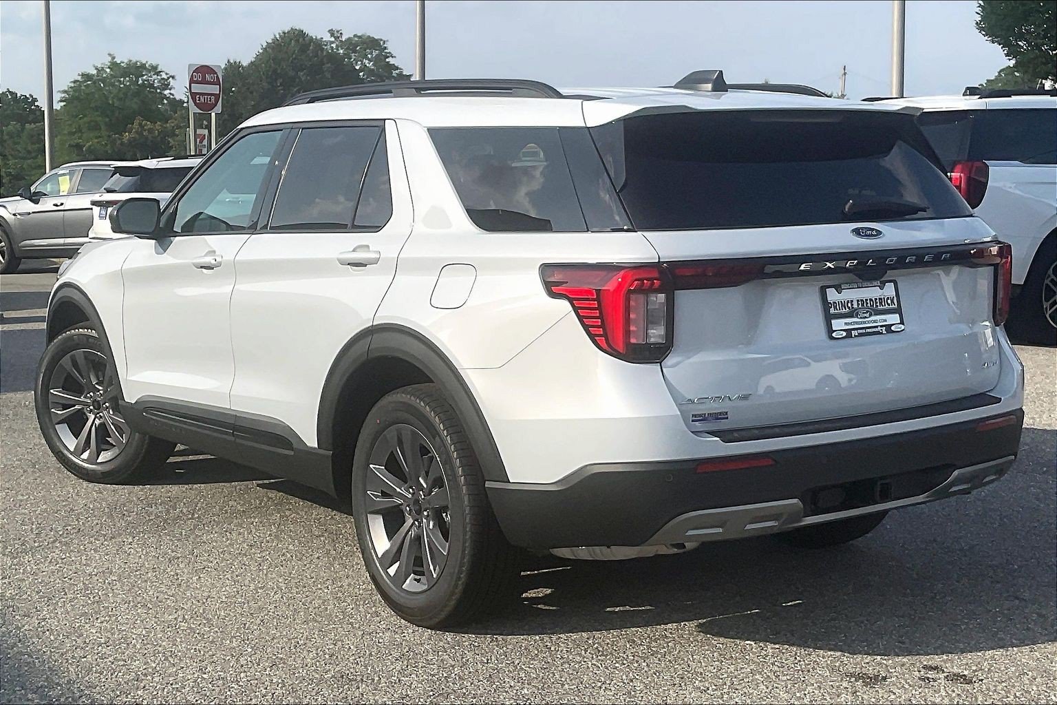 New 2026 Ford Explorer Active w/ Active Comfort Package AWD/4WD image 3