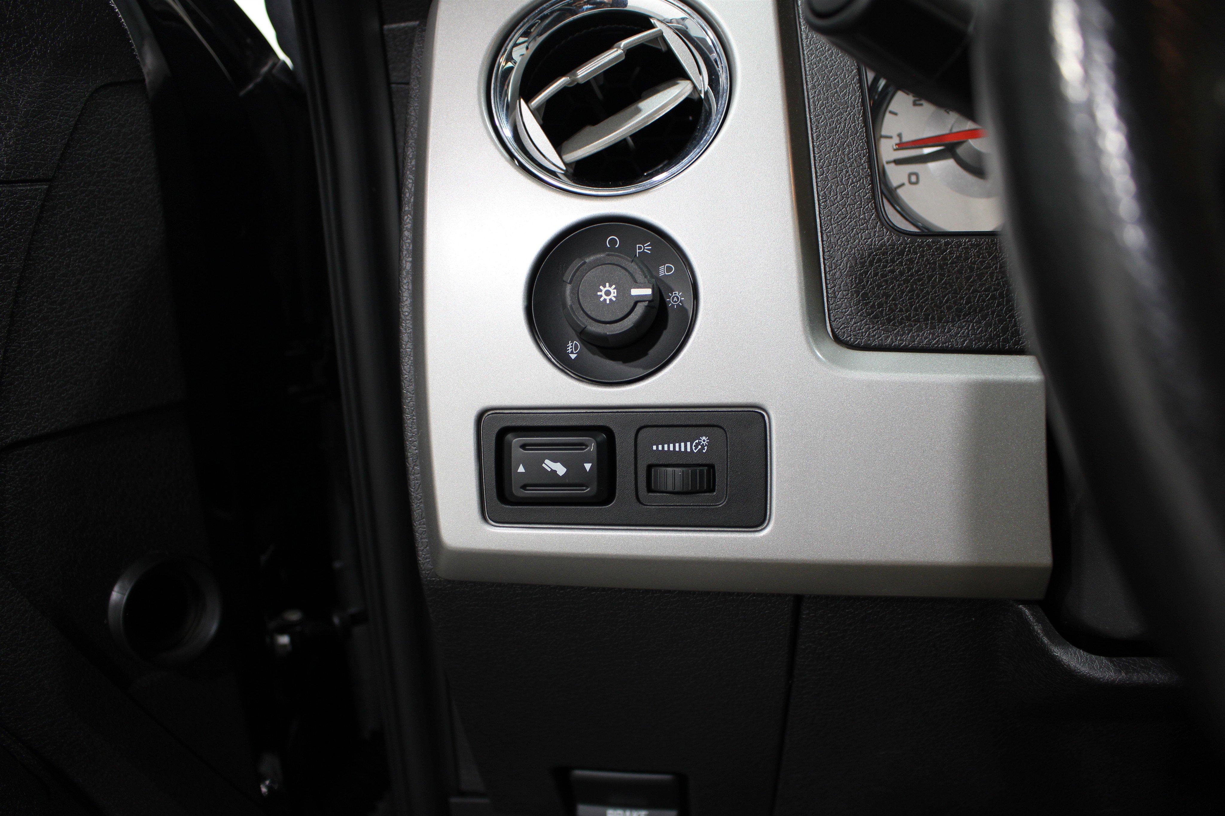 Used 2009 Ford F150 Lariat image 9