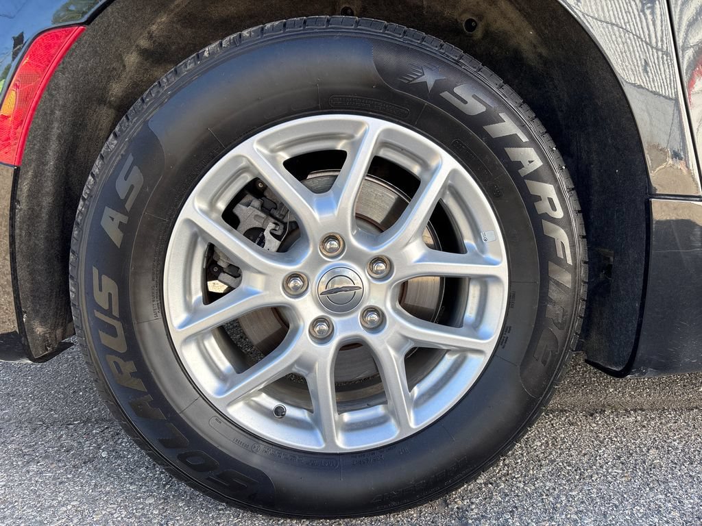 Used 2023 Chrysler Pacifica Touring-L FWD image 10