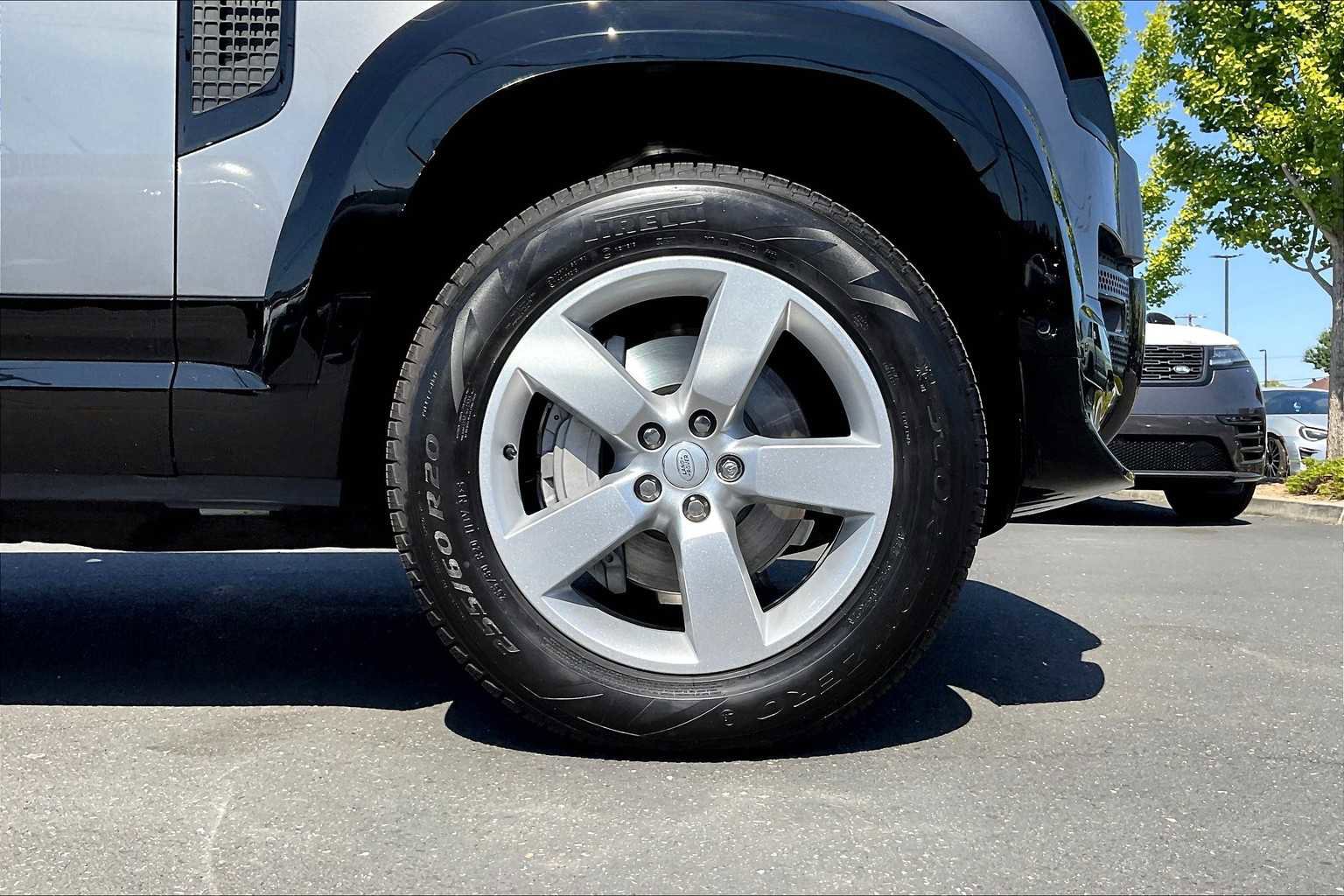 Used 2024 Land Rover Defender 110 X-Dynamic SE image 11