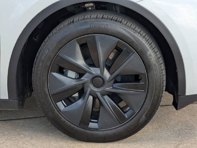 Used 2025 Tesla Model Y Long Range AWD/4WD image 9
