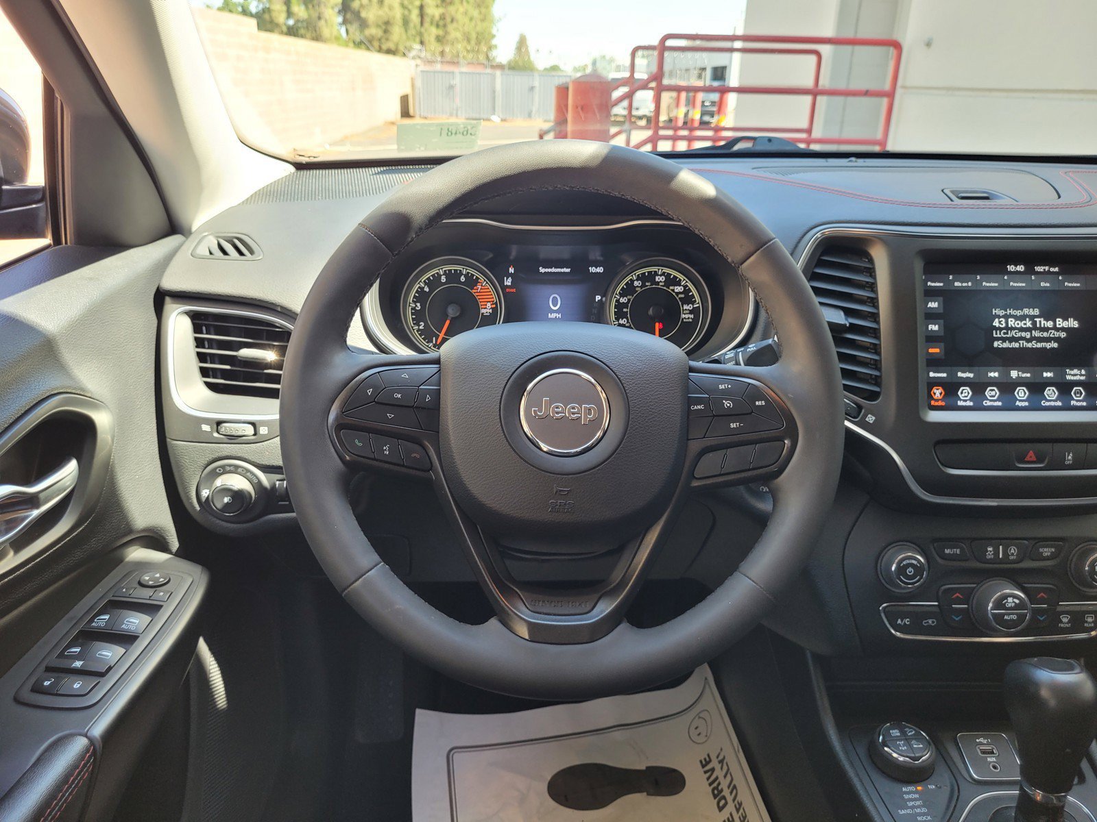 Used 2022 Jeep Cherokee Trailhawk AWD/4WD image 16