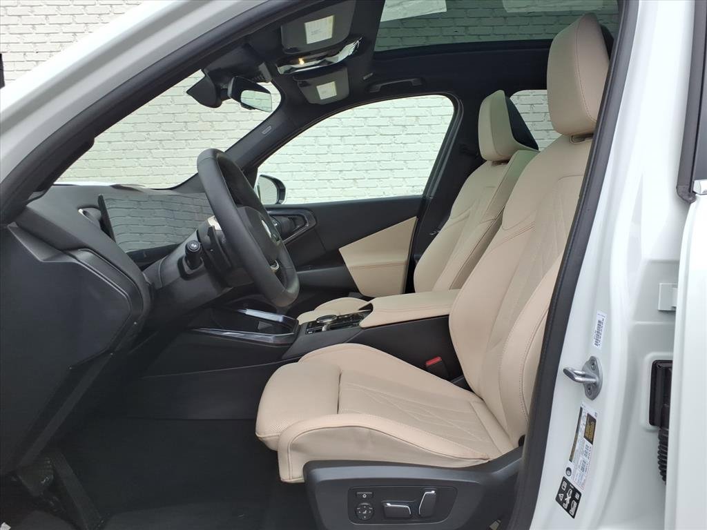 Used 2025 BMW X3 xDrive30i w/ Convenience Package image 12