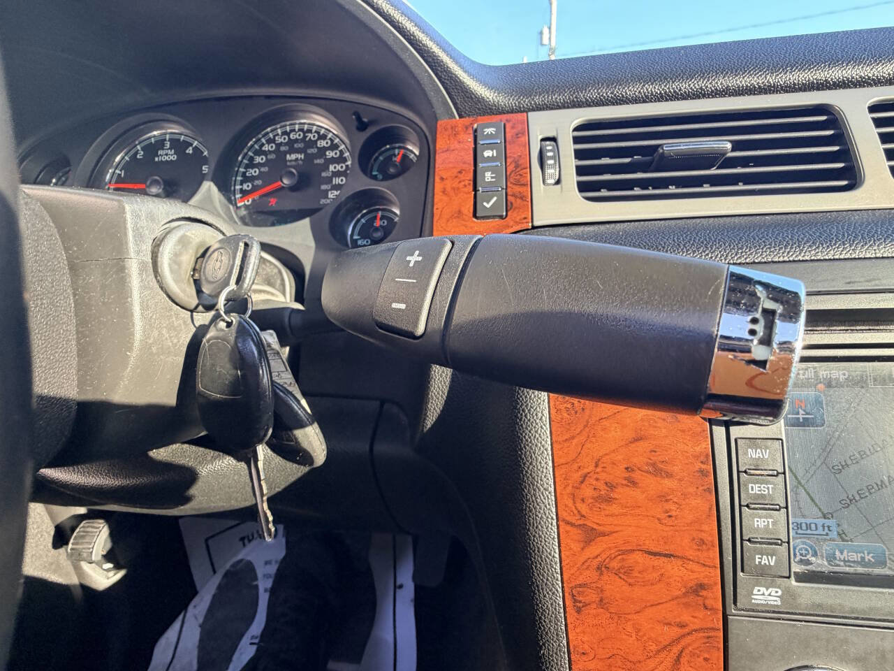 Used 2009 Chevrolet Suburban LTZ image 4