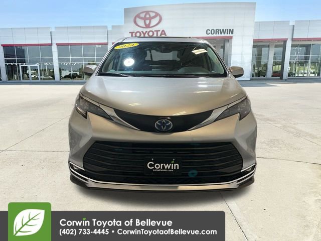 Certified 2024 Toyota Sienna XLE image 3