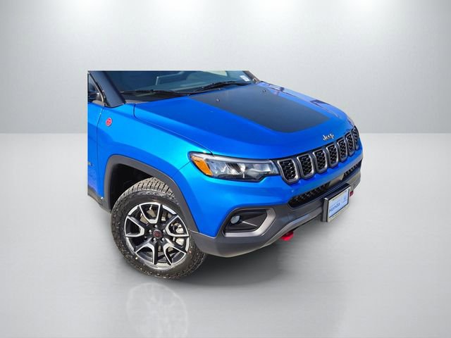 Used 2025 Jeep Compass Trailhawk AWD/4WD image 4