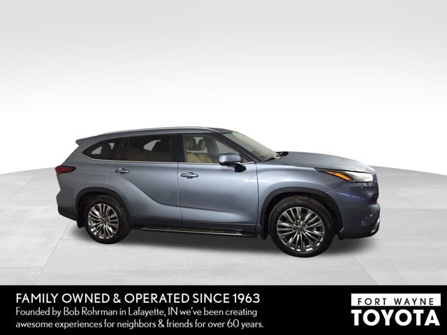 Used 2024 Toyota Highlander Platinum AWD/4WD image 5