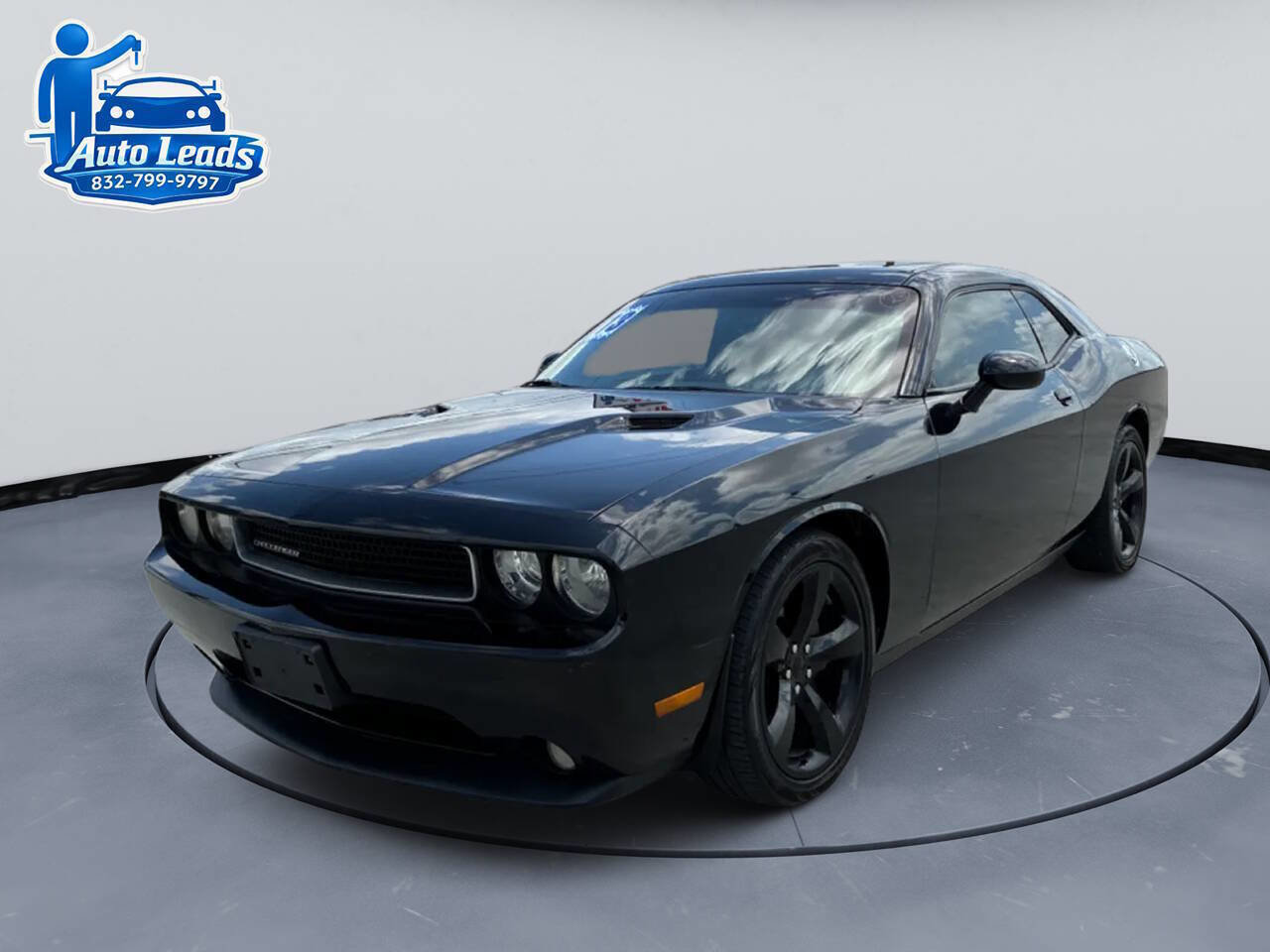 Used 2013 Dodge Challenger SXT Plus image 3