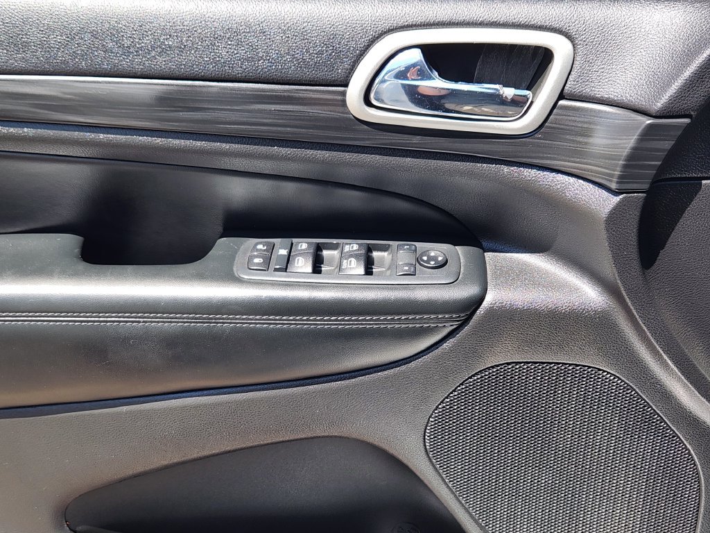 Used 2020 Jeep Grand Cherokee Altitude AWD/4WD image 22