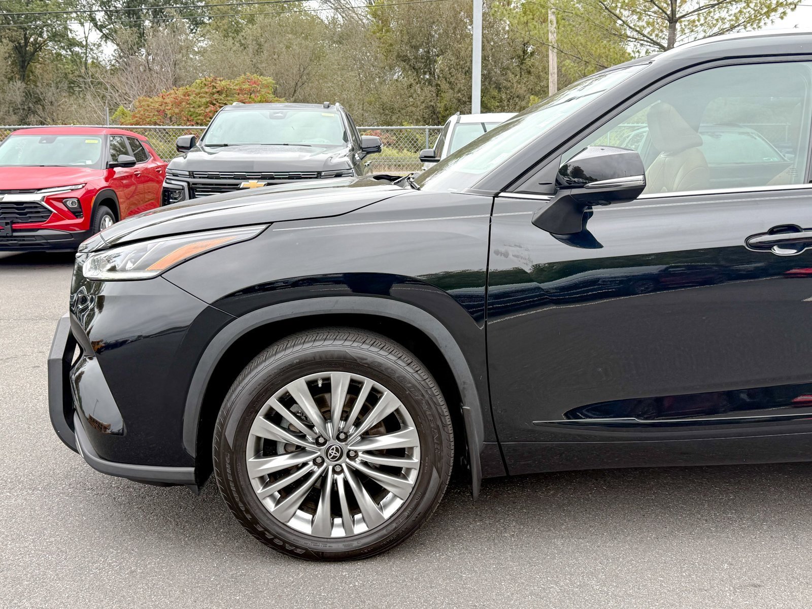 Used 2024 Toyota Highlander Platinum image 9