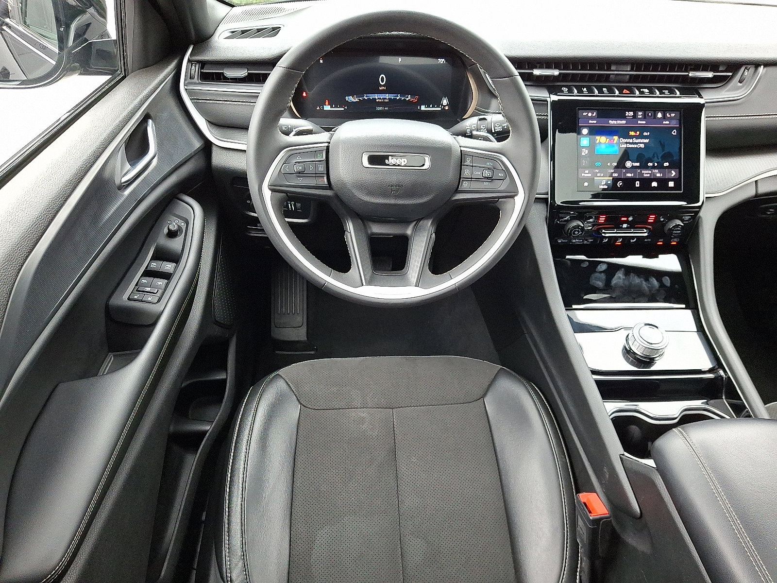 Used 2023 Jeep Grand Cherokee Altitude image 11