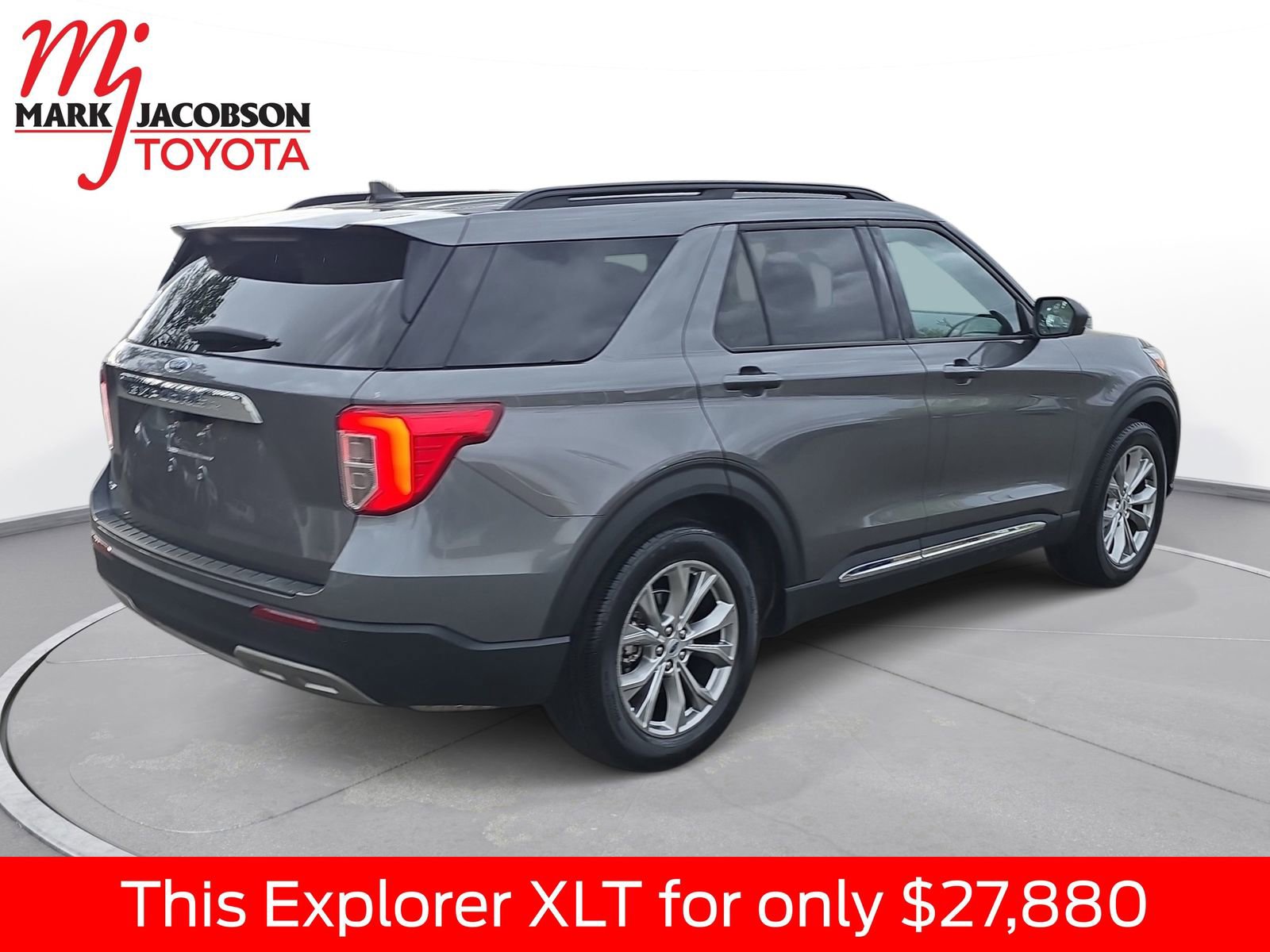 Used 2023 Ford Explorer XLT w/ Equipment Group 202A RWD image 10