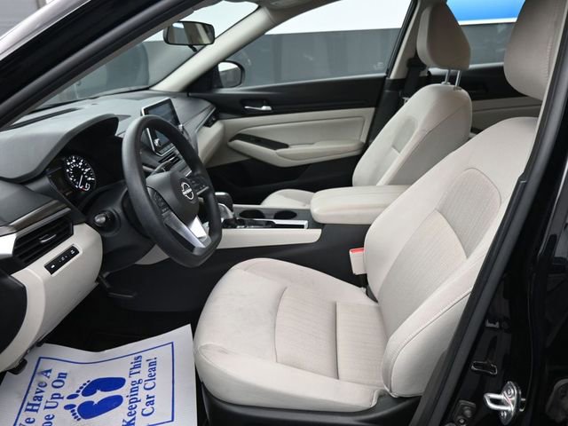 Used 2025 Nissan Altima 2.5 SV FWD image 11