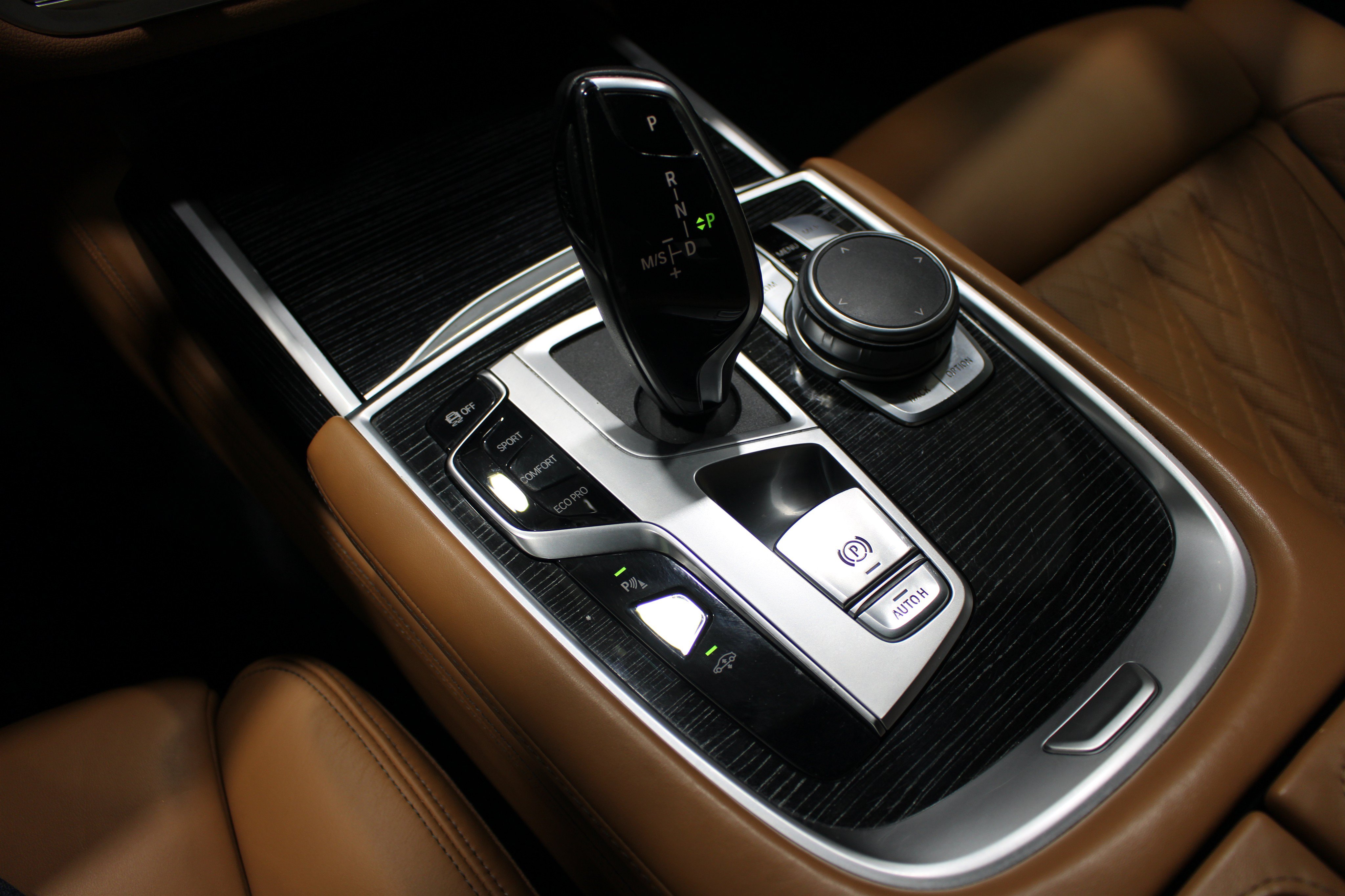 Used 2020 BMW 750i xDrive w/ Executive Package AWD/4WD image 21