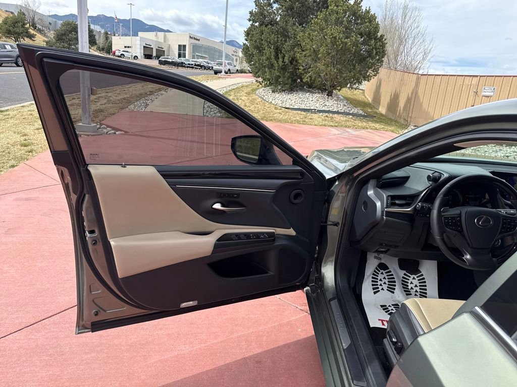 Used 2020 Lexus ES 350 w/ Premium Package image 10
