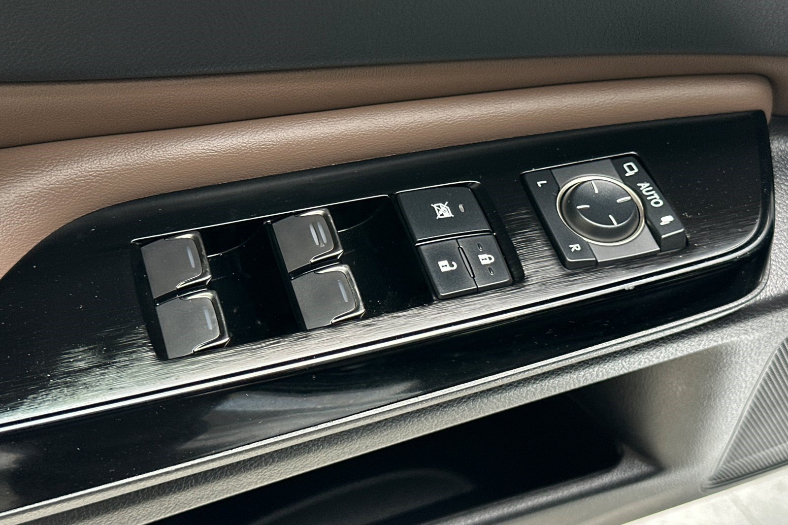Certified 2024 Lexus ES 300h w/ Premium Package FWD image 15