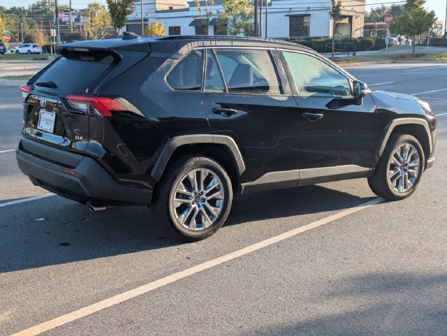 Used 2022 Toyota RAV4 XLE Premium FWD image 4