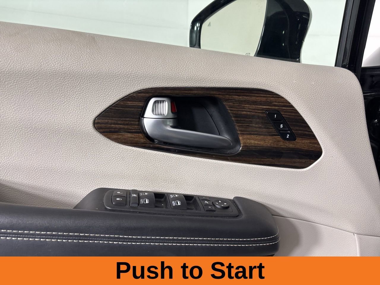 Used 2024 Chrysler Pacifica Limited image 10