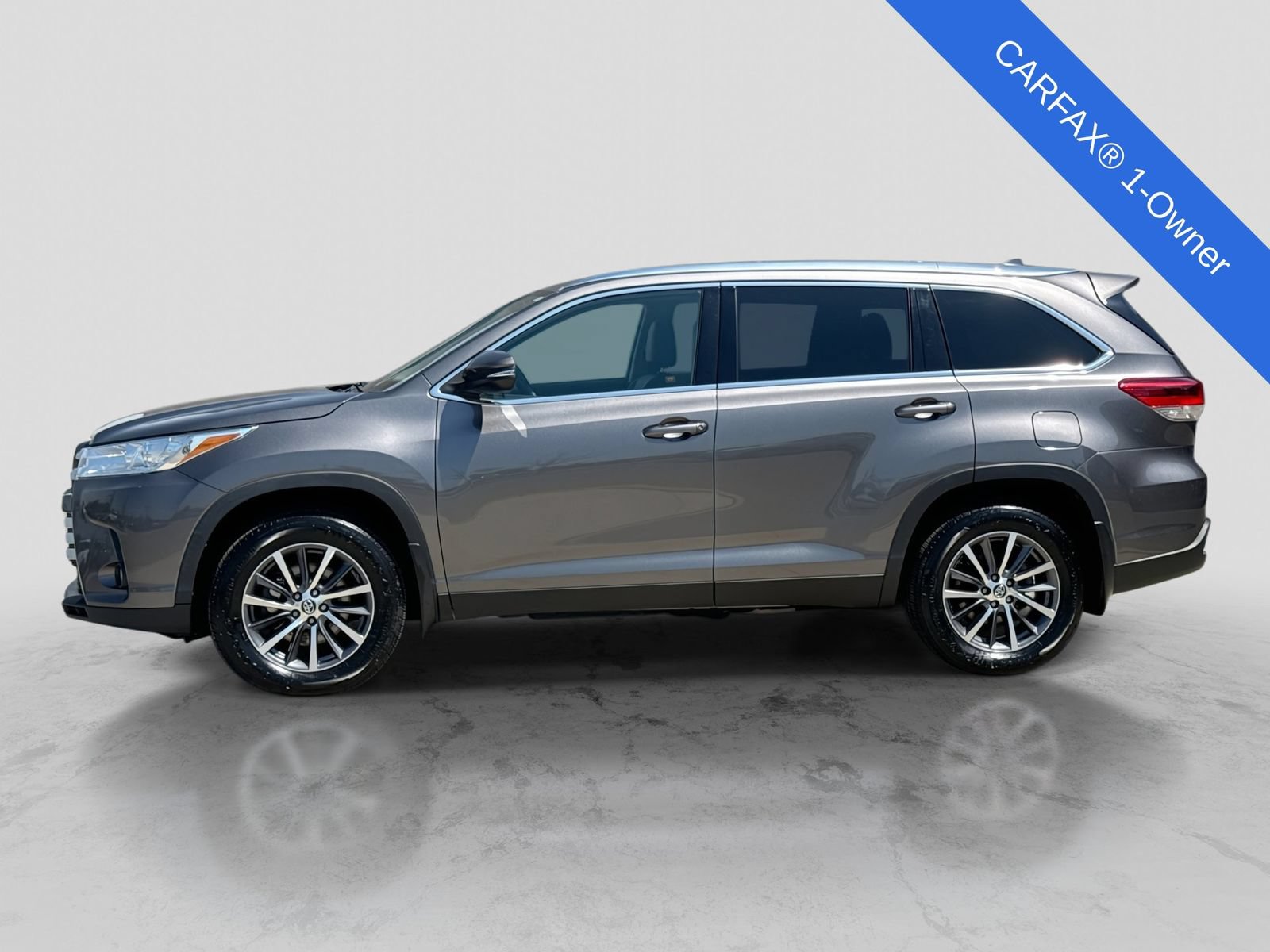 Used 2019 Toyota Highlander XLE w/ Carpet Mat Package (TMS) AWD/4WD image 3