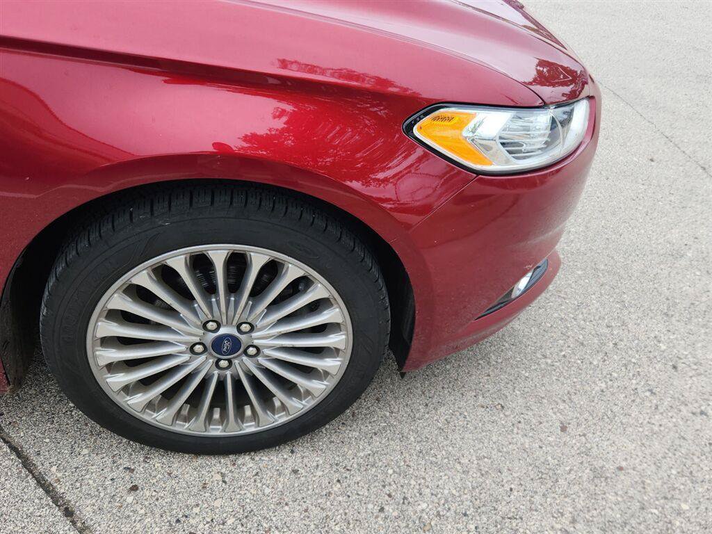Used 2016 Ford Fusion Titanium FWD image 2