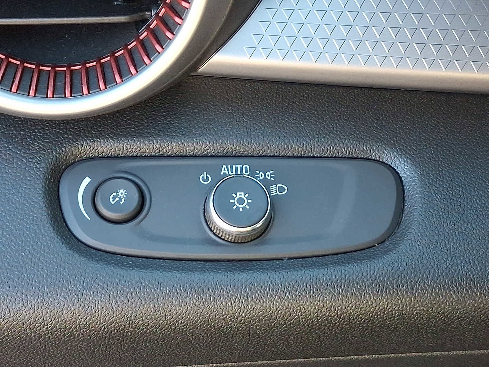 Used 2024 Chevrolet Trax RS w/ Sunroof Package image 26