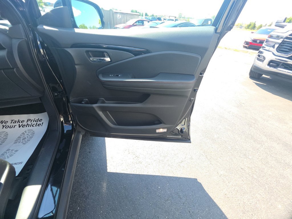 Certified 2025 Honda Ridgeline Black Edition image 31