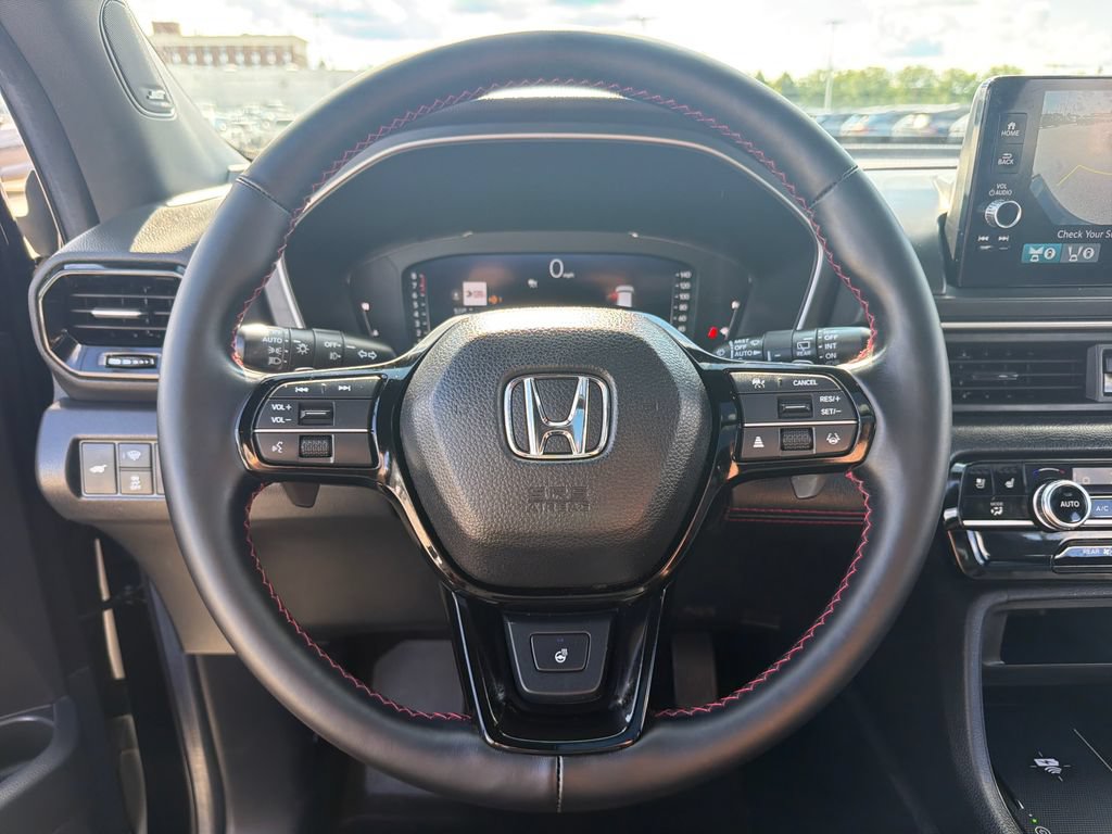 Used 2025 Honda Pilot Black Edition image 12
