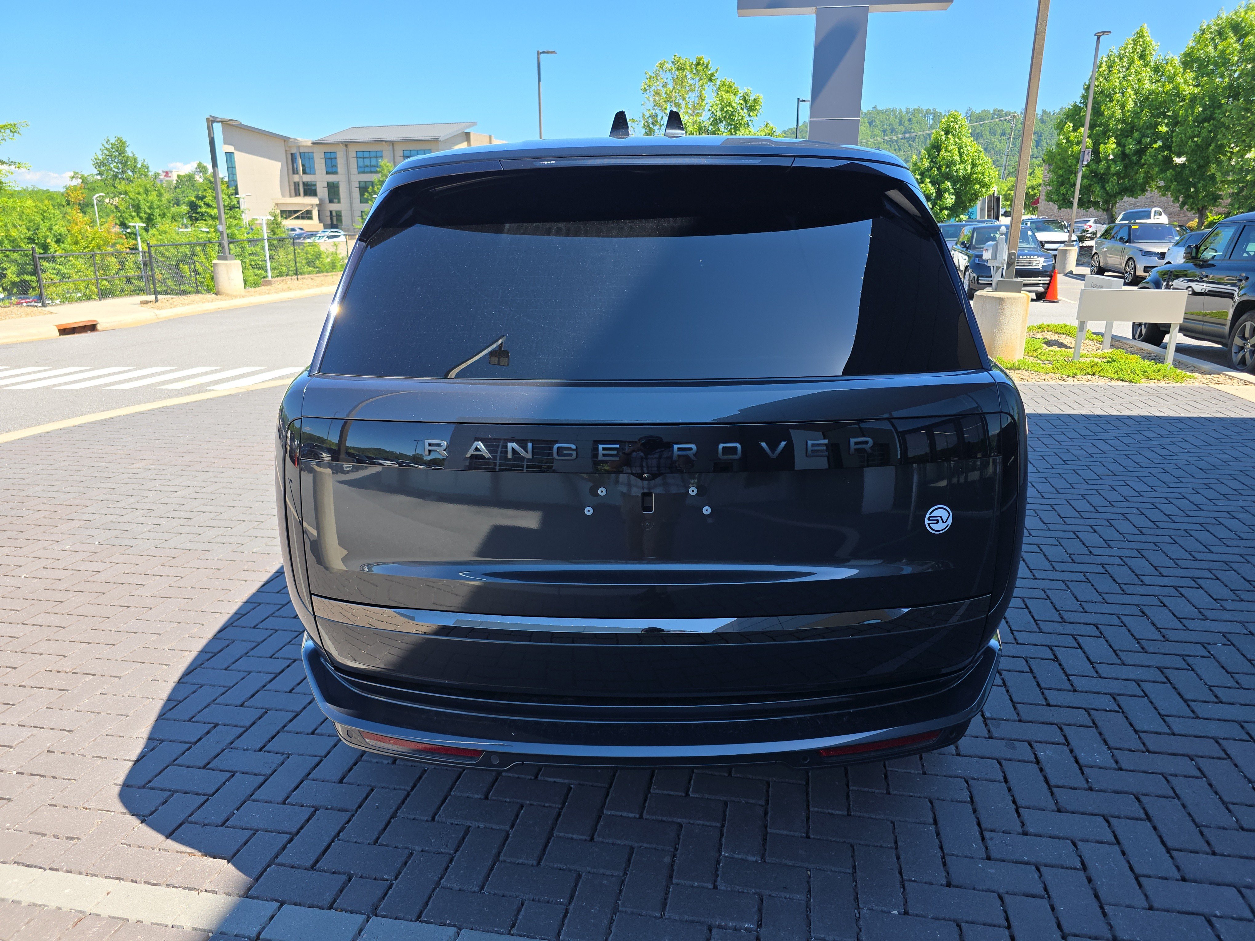 Certified 2023 Land Rover Range Rover SV AWD/4WD image 6
