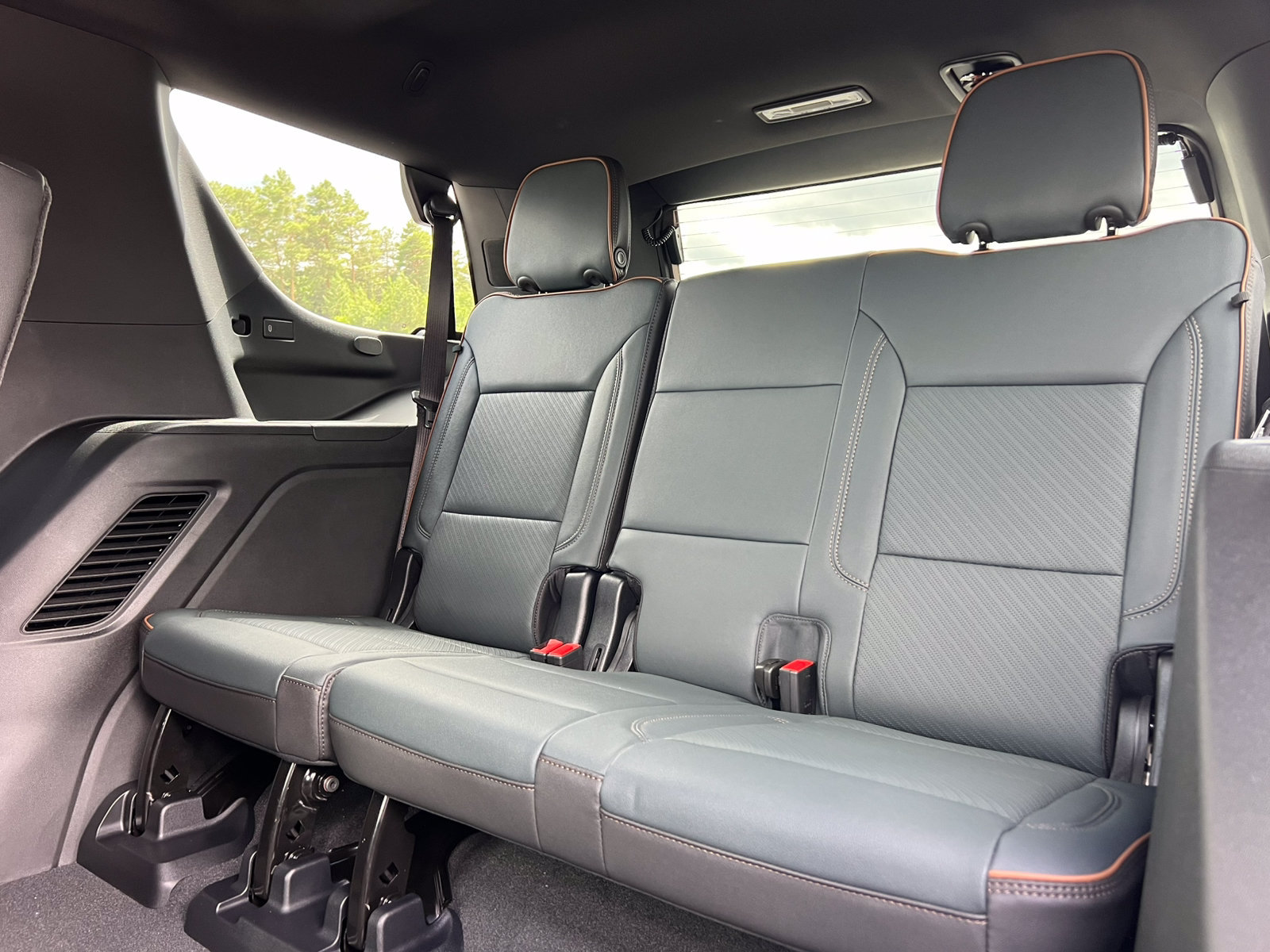 New 2026 GMC Yukon AT4 w/ AT4 Premium Plus Package AWD/4WD image 7